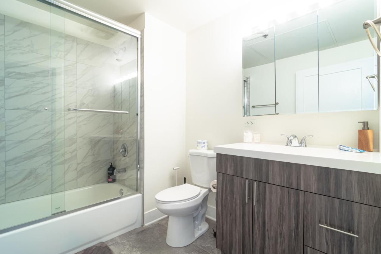 Mccormick Place: Modern Downtown Loft with Optional Parking Chicago Exterior photo
